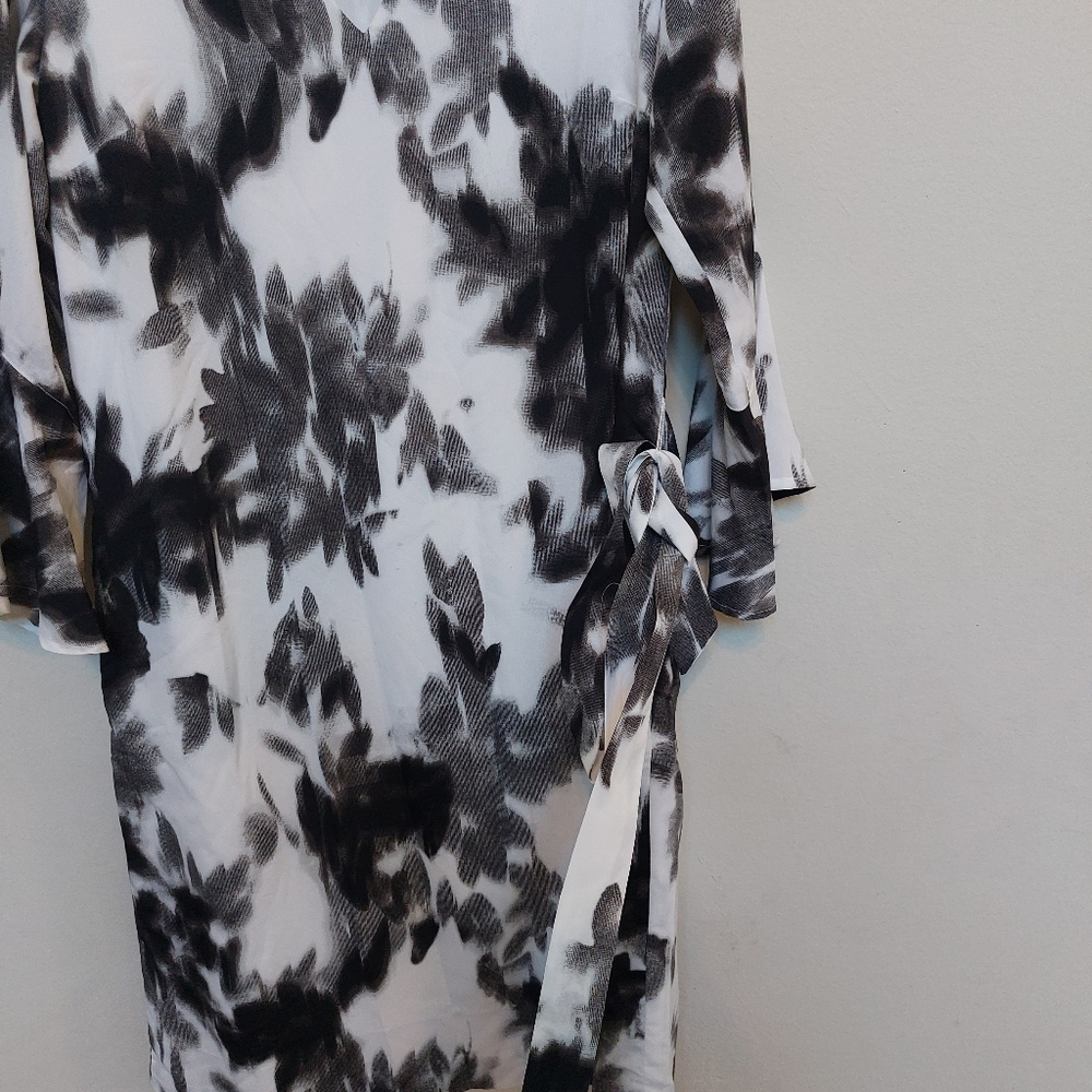 BANANA REPUBLIC Black and White Floral Print Midi Dress Size Medium. - Picture 9 of 15